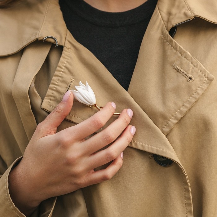 Брошь &laquo;Цветок&raquo; лилия, цвет белый в золоте