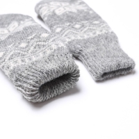 Новый год. Варежки женские шерстяные &laquo;Снежинка&raquo;, цвет светло-серый, размер 20-22