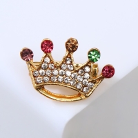 Брошь &laquo;Корона&raquo; радужная, цветная в жёлтом золоте (неделимая фасовка 12 шт., цена за шт.)