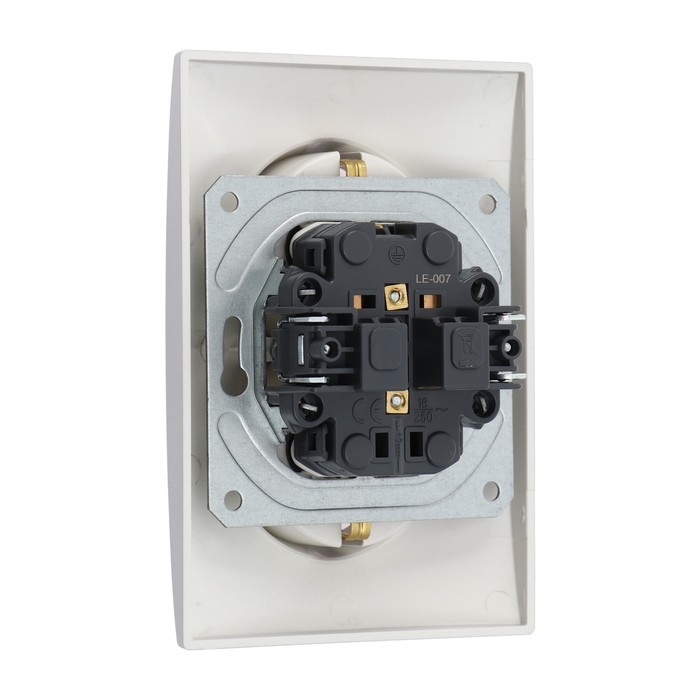 Розетка двухместная TOT Elegant, 16 А, скрытая, с з/к, серебристая Розетка двухместная TOT Elegant, 16 А, скрытая, с з/к, серебристая