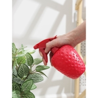 Пульверизатор &laquo;Клубничка&raquo;, 500 мл, цвет красный