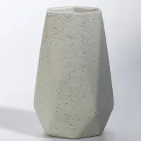 Ваза керамика настольная "Бэрри" грани, h=18,5х11. d=7,5 см, белый