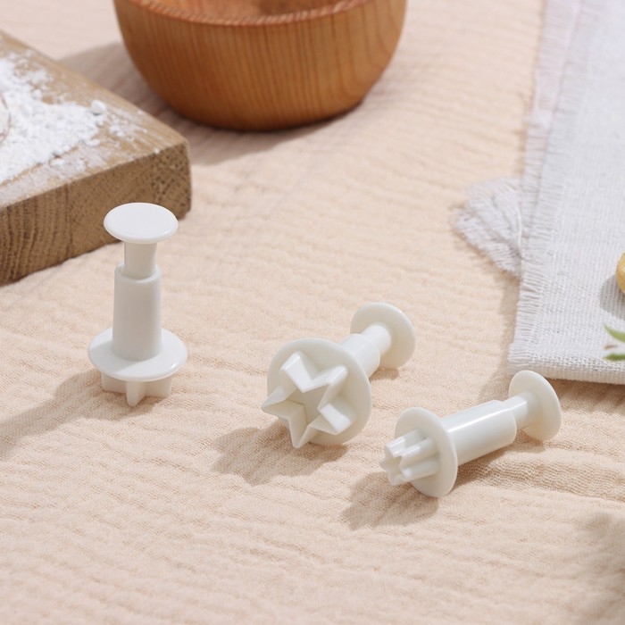 Набор плунжеров кондитерских Доляна &laquo;Звёздочка&raquo;, 3 шт: d=2 см, d=2,2 см, d=2,5 см, цвет белый