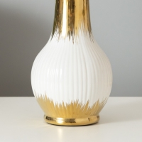 Лампа настольная "Альба" 1х40Вт Е14 белый/золото 24х24х40см Лампа настольная "Альба" 1х40Вт Е14 белый/золото 24х24х40см