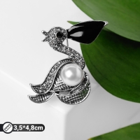 Брошь &laquo;Пеликан&raquo; с жемчужиной, цвет чёрно-белый в чернёном серебре
