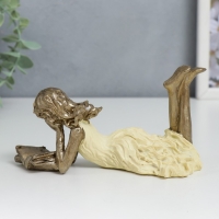 Сувенир полистоун "Девушка читает книгу, жёлтое платье" 6,5х9х14 см