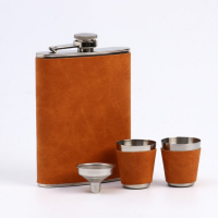 Подарочный набор "Майкл" 4 в 1: фляжка 240 мл, воронка, 2 рюмки, коричневый, 15 х 17 см Подарочный набор "Майкл" 4 в 1: фляжка 240 мл, воронка, 2 рюмки, коричневый, 15 х 17 см