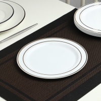 Тарелка пластиковая одноразовая, 19 см, круглая, плоская, цвет белый с золотой каёмкой Тарелка пластиковая одноразовая, 19 см, круглая, плоская, цвет белый с золотой каёмкой