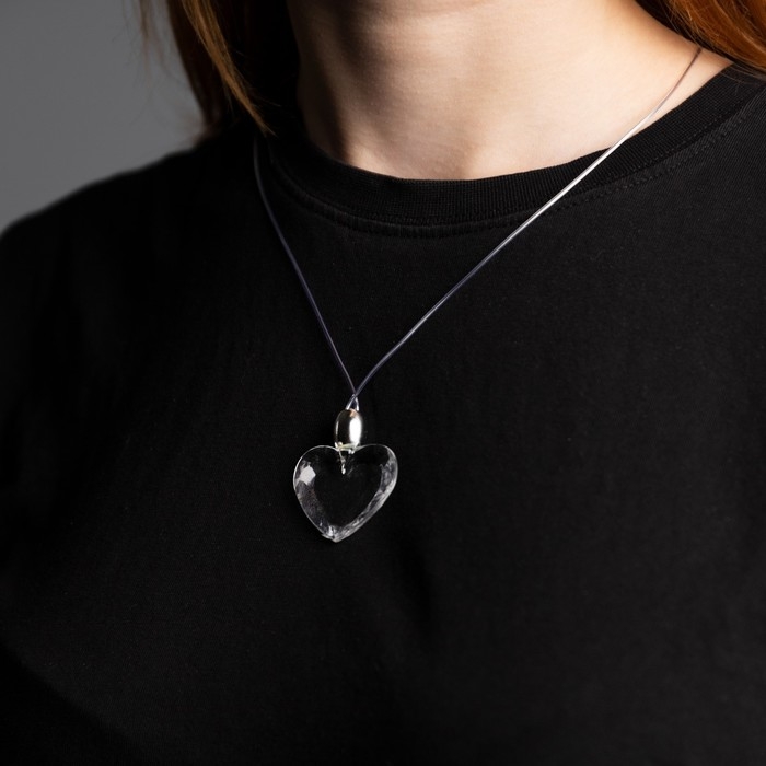 Светодиодный кулон «Сердце» 60 см, батарейки, свечение мульти (RGB) Светодиодный кулон «Сердце» 60 см, батарейки, свечение мульти (RGB)