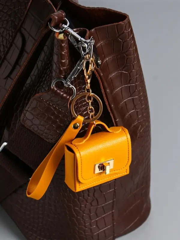 Брелок кожзам с карабином, с ремешком "Сумочка" жёлтый 6,2х2,5х7 см