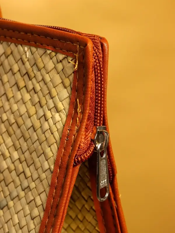 Сумка плетёная на молнии из пандана 35х12х40 см, светло-коричневый