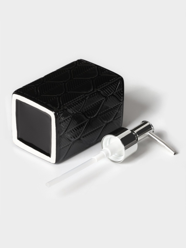 Набор для ванной &laquo;Лепесток&raquo;, 3 предмета, дозатор для мыла, стакан, мыльница, чёрный