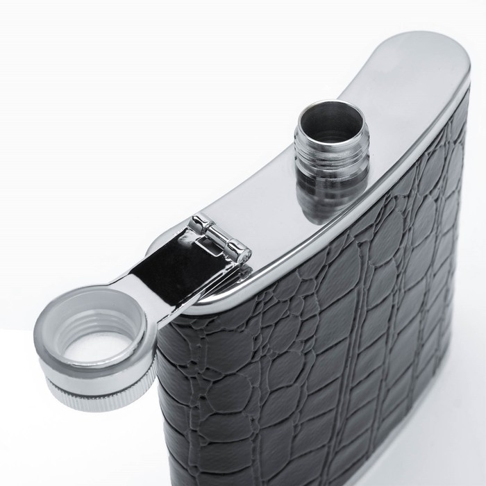 Подарочный набор 4 в 1 "Черный крокодил": фляжка 180 мл, воронка, 2 рюмки,  17 х 18 см