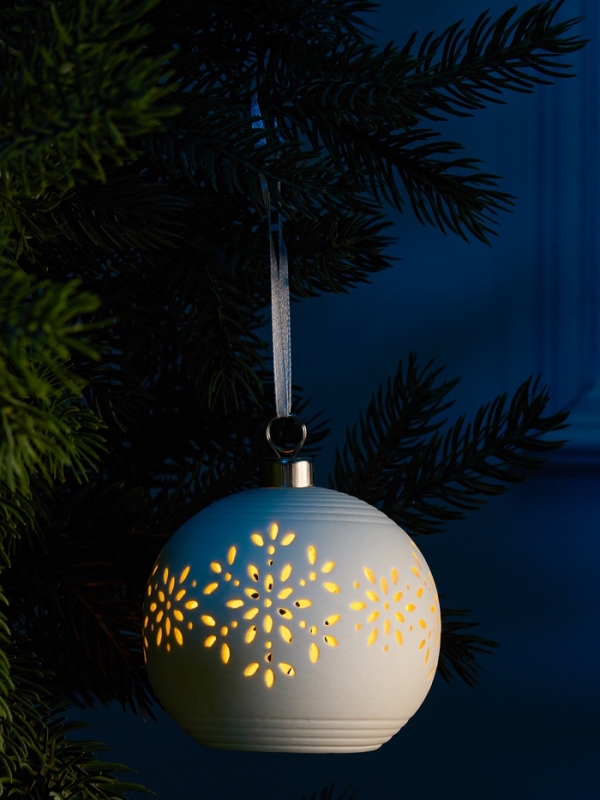 Елочный шар "Снежинки" 9х9х9.8 см, 1 LED, LR44x3(в компл.), свечение тёплое белое