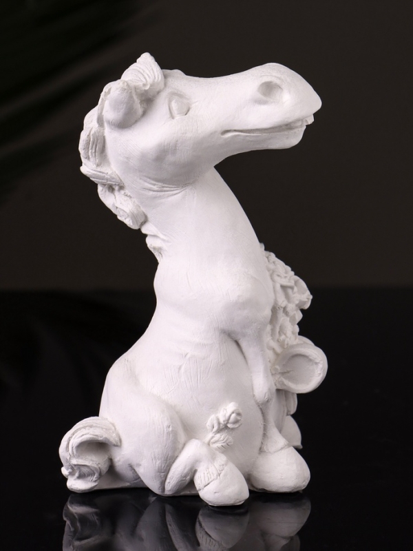 Статуэтка "Конь с букетом" 11см, натуральный