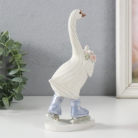 Сувенир полистоун "Гусь на роликах, с букетом" 9,5х6,5х18,5 см