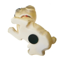 Собака на панель авто, качающая головой, дог Собака на панель авто, качающая головой, дог