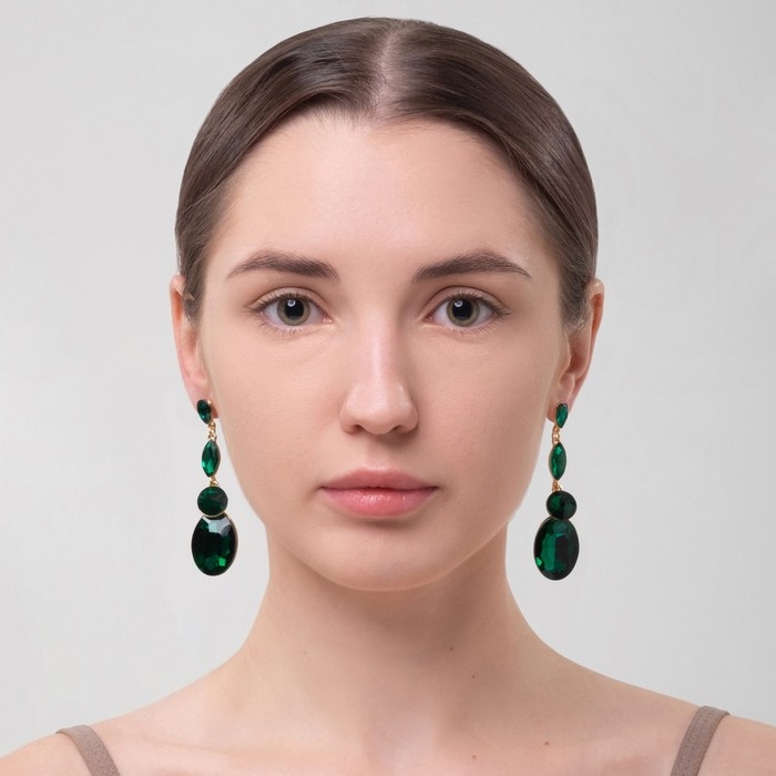 Серьги висячие со стразами «Вечеринка» дорожка из капель, цвет изумрудный в золоте, 7 см Серьги висячие со стразами «Вечеринка» дорожка из капель, цвет изумрудный в золоте, 7 см