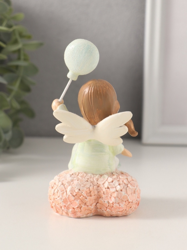 Сувенир полистоун "Малышка-ангел с шариком на цветочном сердце" 6,5х6,5х13 см
