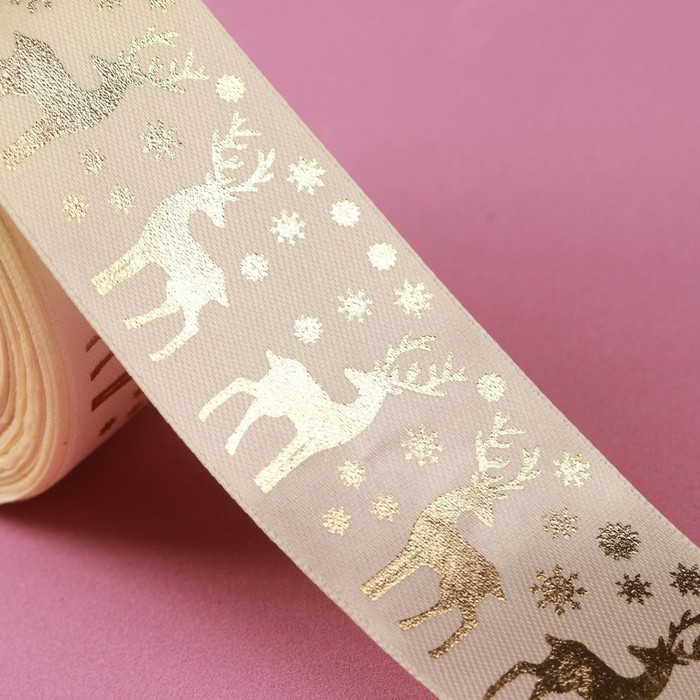 Лента атласная с тиснением &laquo;Олени&raquo;, 40 мм, 23 &plusmn; 1 м, цвет бежевый/золотой №02