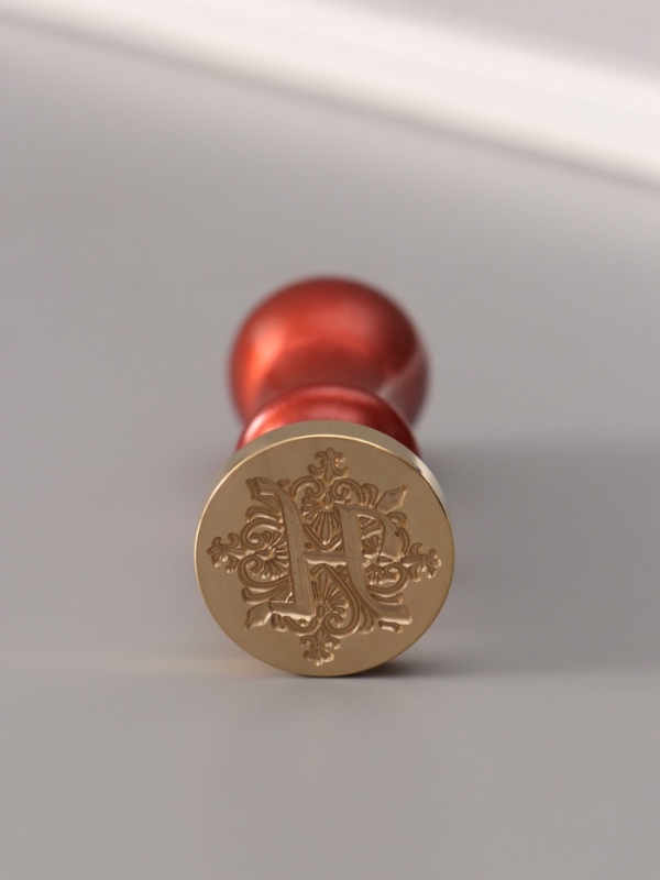 Печать для сургуча с пластиковой ручкой "Буква H на вензеле" 2,5х2,5х6,3 см