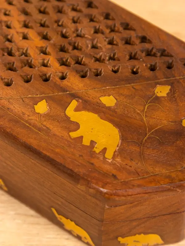 Шкатулка резная "Слоник в саду" 15х10х5 см, дерево шишам