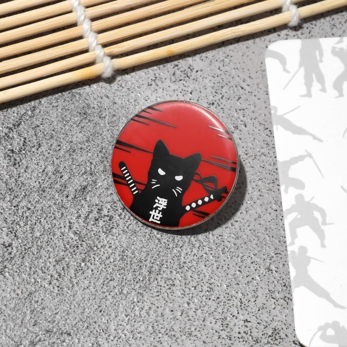 Значок &laquo;Япония&raquo; кот с нунчаками, цвет чёрно-красный в серебре