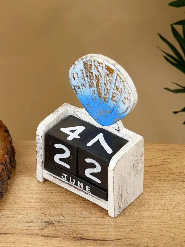 Календарь настольный "Морская ракушка" дерево 11х5х14 см, цв. бело-золотой