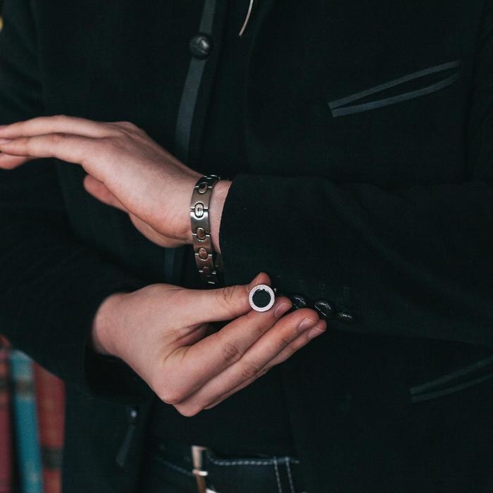 Запонки стальные «Классика» круг с эмалью, окантовка с орнаментом, цвет чёрный серебре Запонки стальные «Классика» круг с эмалью, окантовка с орнаментом, цвет чёрный серебре