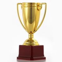 Кубок 093, наградная фигура, золото, подставка пластик, 18,2 х 12 х 7,5 см.