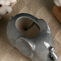 Кашпо "Слон Платон" серый, 16х9х13см Кашпо "Слон Платон" серый, 16х9х13см