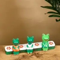 Сувенир "Лягушата на скамейке" дерево 18х4х7 см