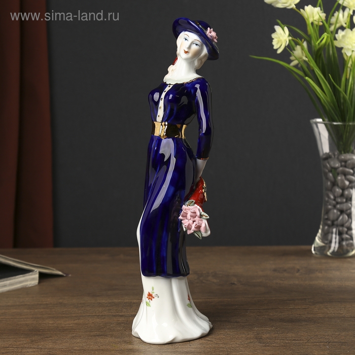 Фигура керамика &laquo;Девушка в пальто на прогулке&raquo;, 29&times;8&times;7.5 см