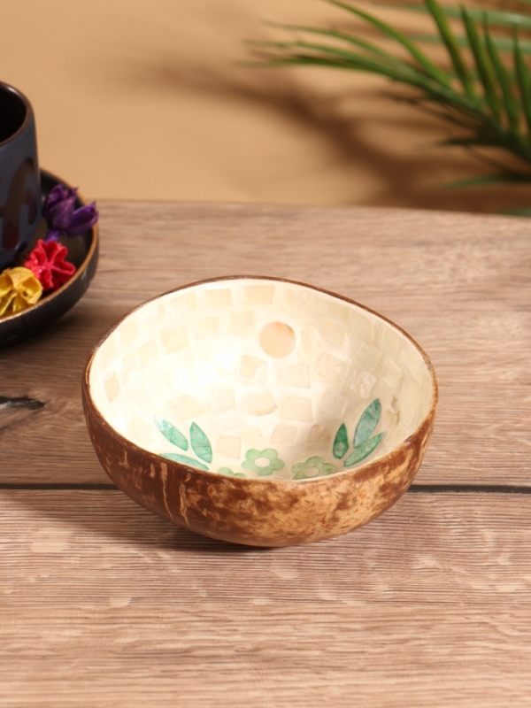 Чаша "Ягода" 14х14х6 см, кокос