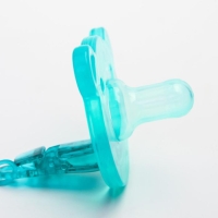 Соска - пустышка цельносиликоновая классическая &laquo;Мишка&raquo;, от 0 мес., с держателем, в контейнере, цвет зеленый