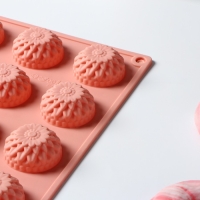 Форма для конфет и шоколада Доляна &laquo;Хризантема&raquo;, силикон, 30&times;18&times;2 см, 15 ячеек, цвет персиковый