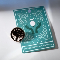 Значок &laquo;Таро&raquo; фазы Луны, цвет чёрно-белый в золоте