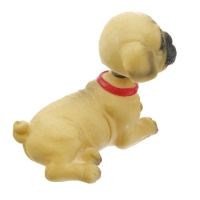 Собака на панель авто, качающая головой, дог Собака на панель авто, качающая головой, дог