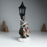 Сувенир полистоун свет "Ёжики в зимних нарядах у фонарного столба" 12,5х10,5х31,5 см