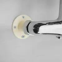 Пластиковое крепление для настенных смесителей на выставочные стенды