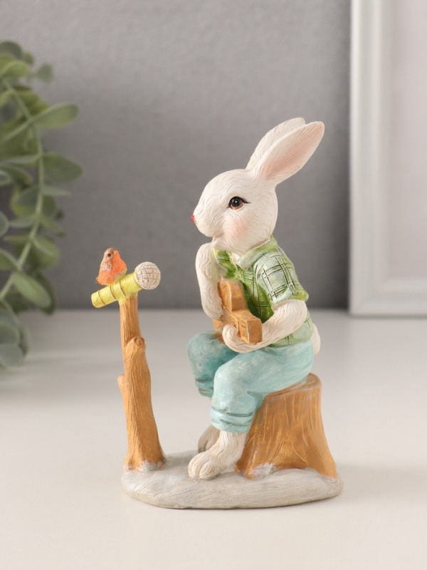 Сувенир полистоун "Зайчик играет на гитаре для птички" 8,5х6,5х12 см