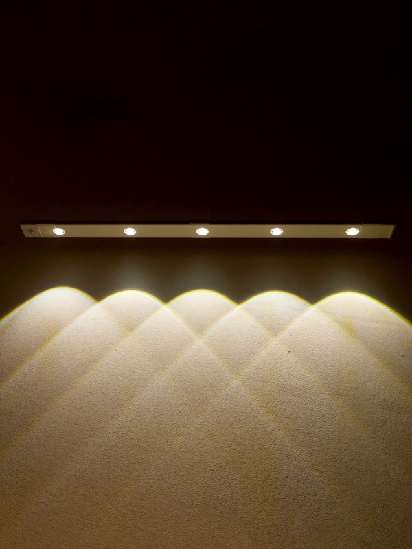 Светильник светодиодный с датчиком движения, 5Вт, от аккум. батареи, 60 см, 3000К-6500К