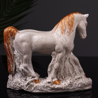 Статуэтка "Конь Граф" 12х16х6 см, цвет бежевый
