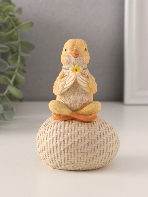 Сувенир полистоун "Цыплёнок на яйце - дзен" 7,5х5,5х11,5 см