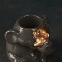 Фигурное кашпо "Слониха и слоненок" серый с бронзой, 8см