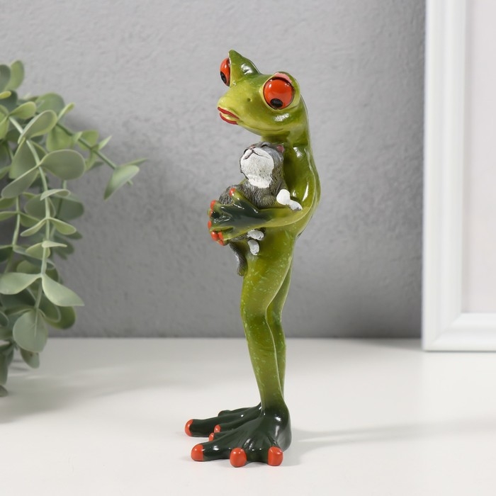 Сувенир полистоун лак "Лягуха с кошечкой" 7,5х6,2х17 см