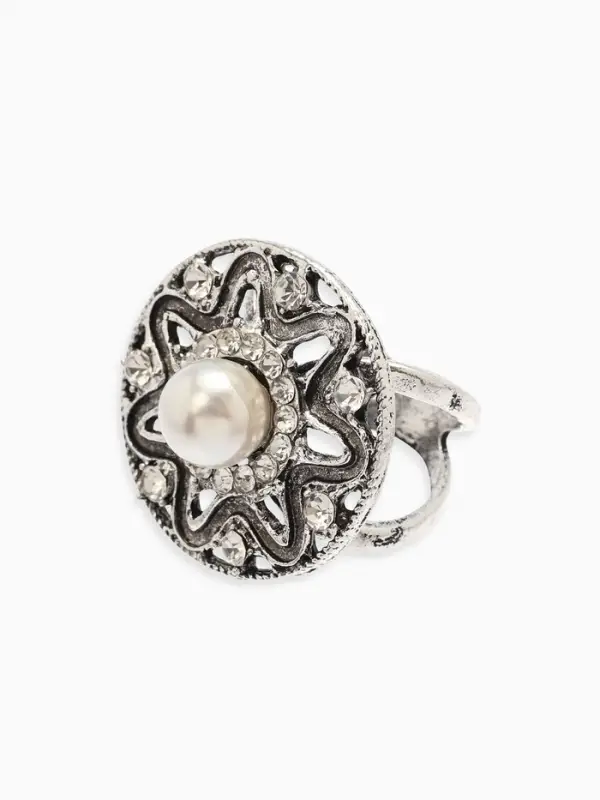 Кольцо для платка "Цветок в круге", цвет белый в чернёном серебре