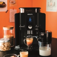 Автоматическая кофемашина Espresseria EA829810