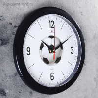 Часы настенные, интерьерные "Футбольный мяч", d-23 см, бесшумные, корпус чёрный Часы настенные, интерьерные "Футбольный мяч", d-23 см, бесшумные, корпус чёрный