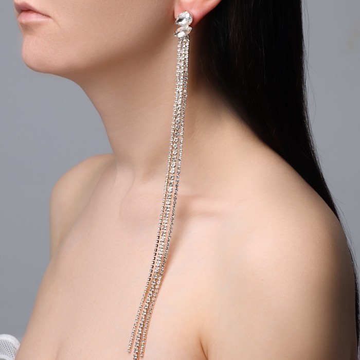 Серьги висячие со стразами &laquo;Водопад&raquo; овал 3 нити, цвет белый в золоте, 32 см